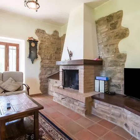 فيلة In With Pool