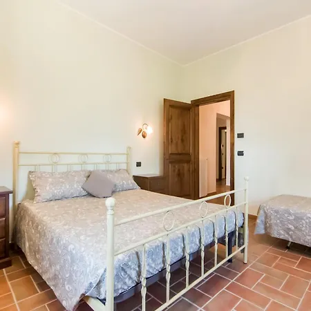 Villa In With Pool Tavoleto