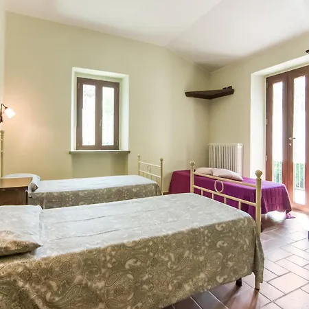 Villa In With Pool Tavoleto
