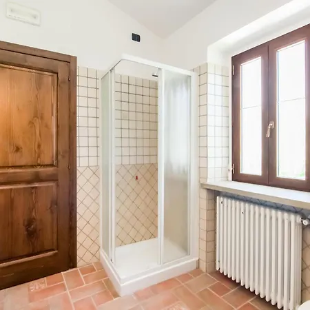 فيلة In With Pool Tavoleto