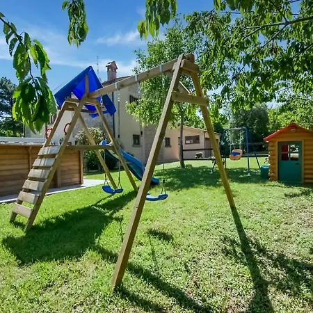 In With Pool فيلة *